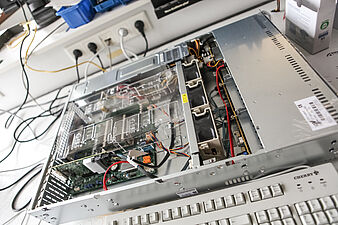 offenes Supermicro Servergehäuse